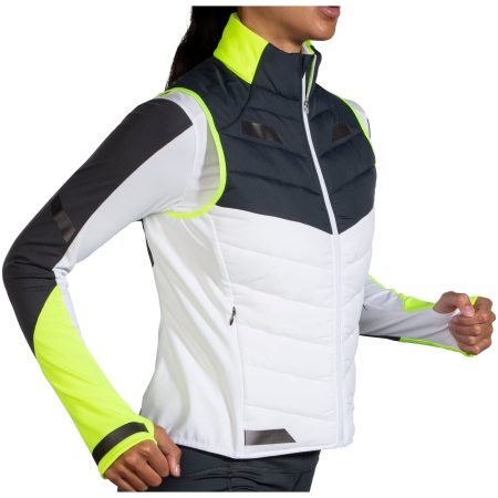 Brooks Run Visble Insulated Gilet 221561 134 Side