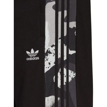 adidas Camo 3 Stripes Shorts HK2812 Details 2